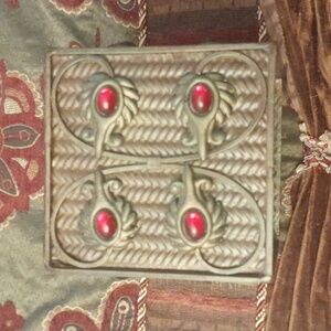 🌺JEWELED TISSUE Box